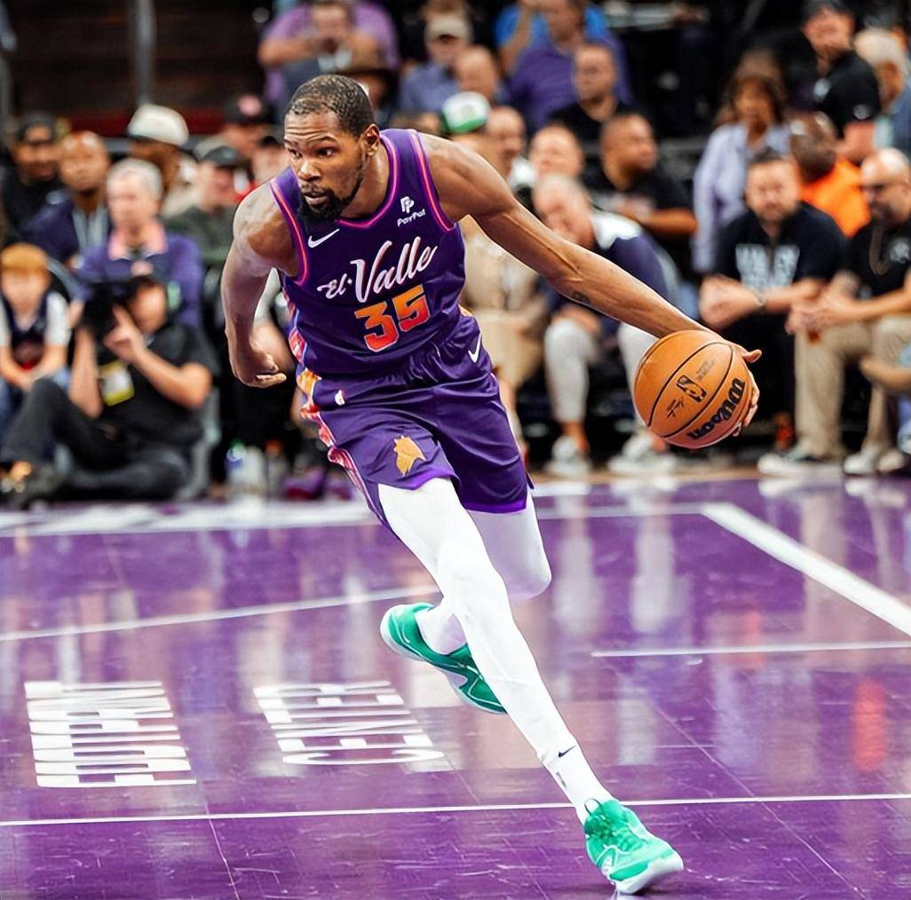 九游手游下载 杜兰特连续七场比赛得分超过突破纪录，加拿大队挑战极限！