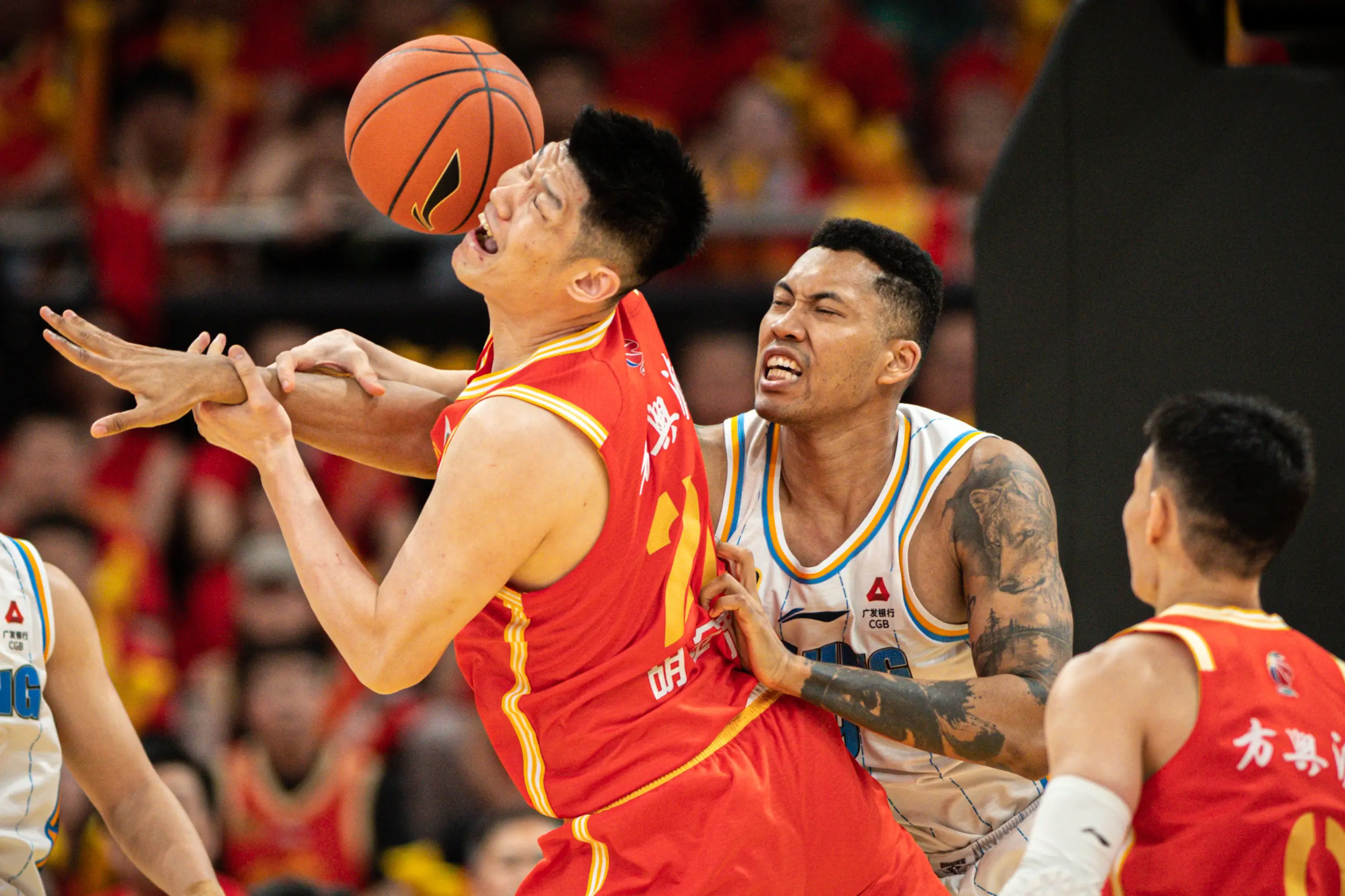 九游手游下载包含转折点！托特纳姆再遭质疑，CBA季后赛集结日攻防权衡，更衣室稳定，医务组通报恢复的词条