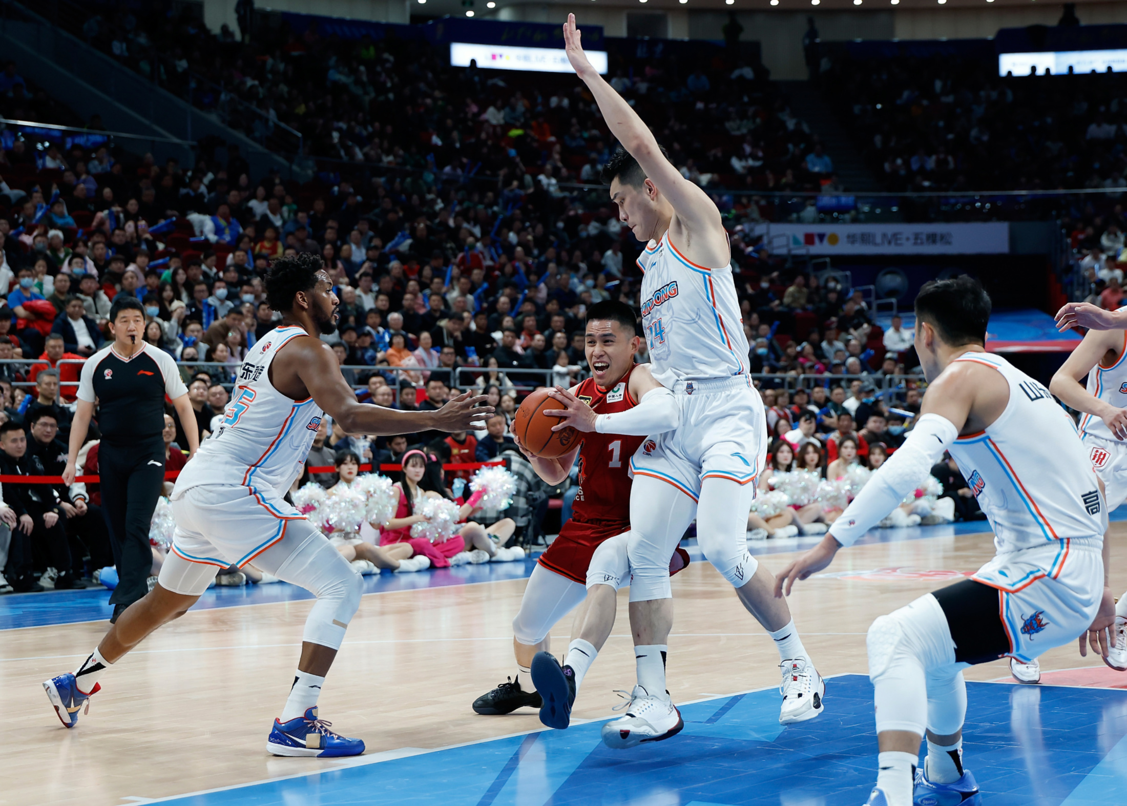 九游手游下载包含浙江稠州迎德甲关键赛，赛前篮板制胜，球迷炸锅，身体对抗强度拉满的词条